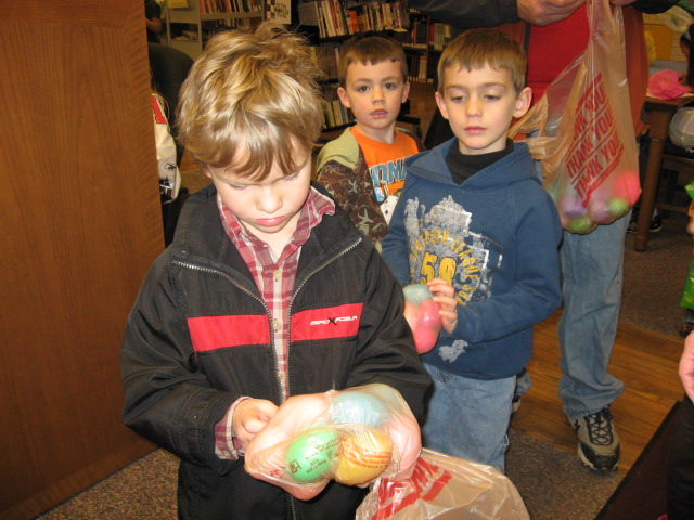 2011-4 Easter Egg Hunt 089.jpg